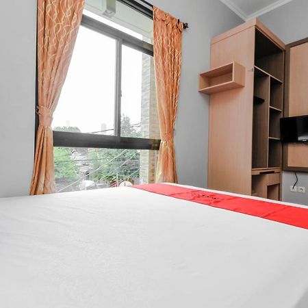 Hotel Reddoorz Near Manggarai Station 2 Giacarta Esterno foto