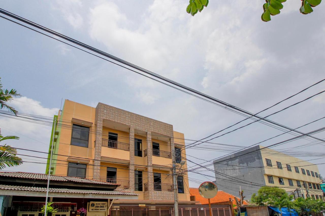 Hotel Reddoorz Near Manggarai Station 2 Giacarta Esterno foto
