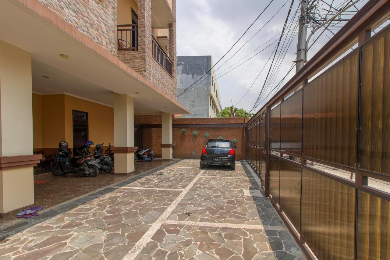 Hotel Reddoorz Near Manggarai Station 2 Giacarta Esterno foto