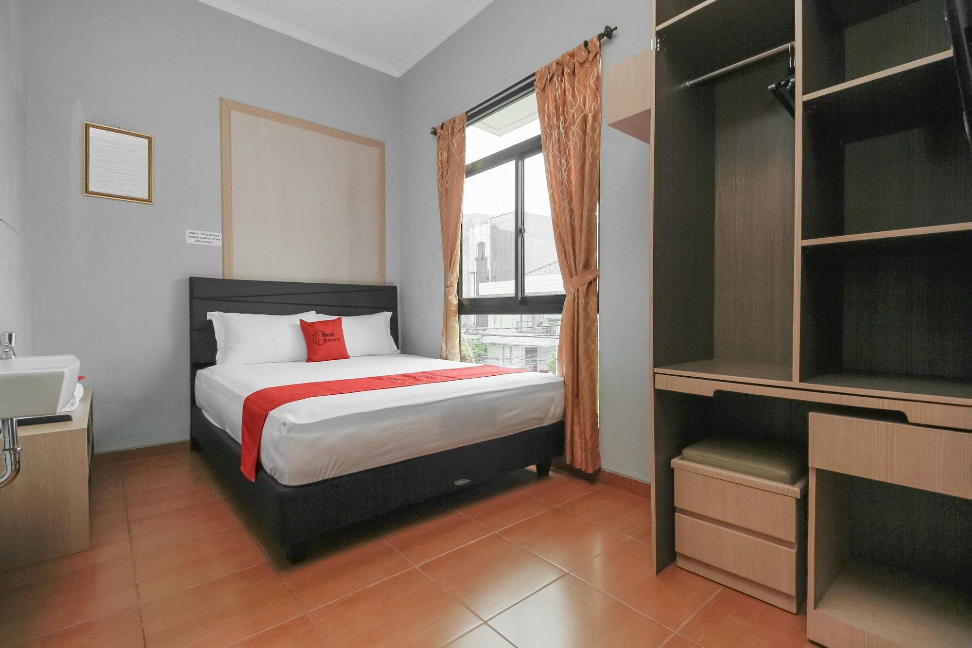 Hotel Reddoorz Near Manggarai Station 2 Giacarta Esterno foto