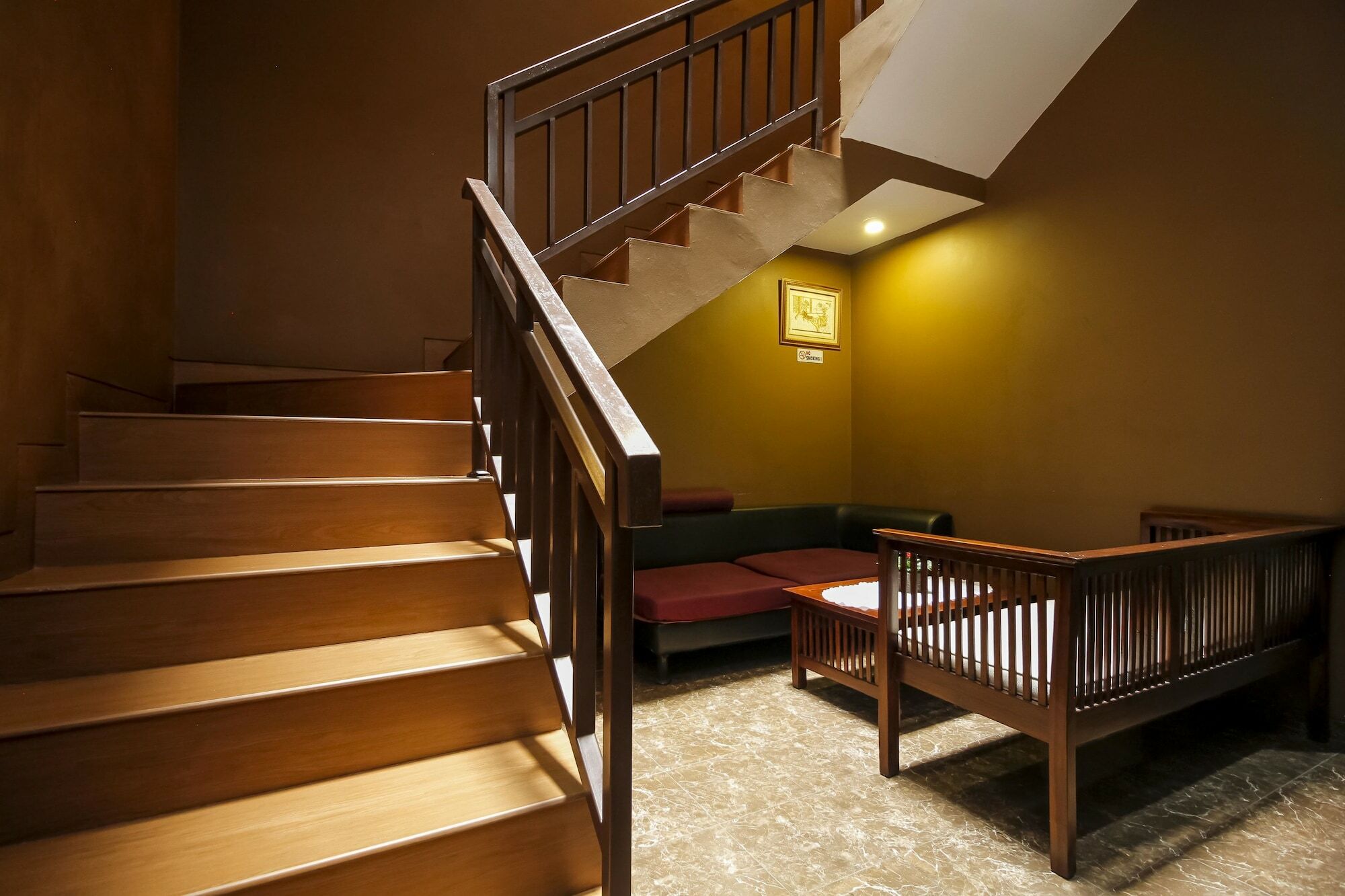 Hotel Reddoorz Near Manggarai Station 2 Giacarta Esterno foto